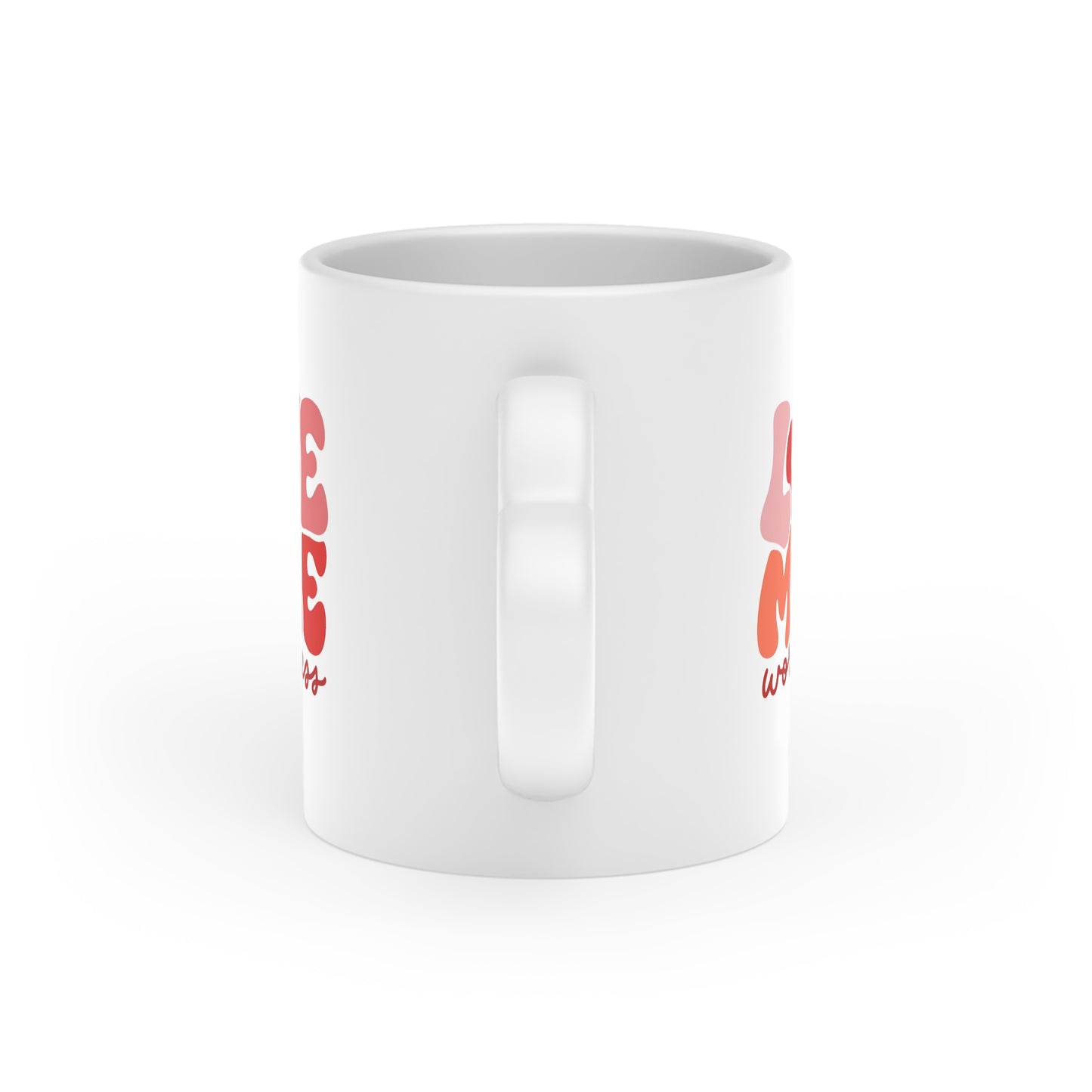 Taza con Asa de Corazón — “Ama Más, Preocúpate Menos” | Taza de Café de Cerámica Estilo Retro