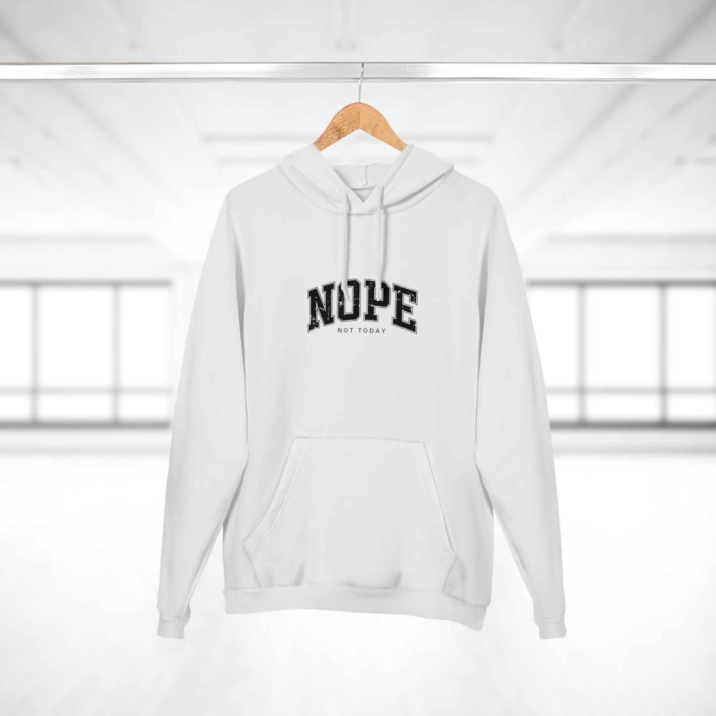 Sudadera “NOPE, Hoy No” — Hoodie Minimalista y Casual con Mensaje Divertido
