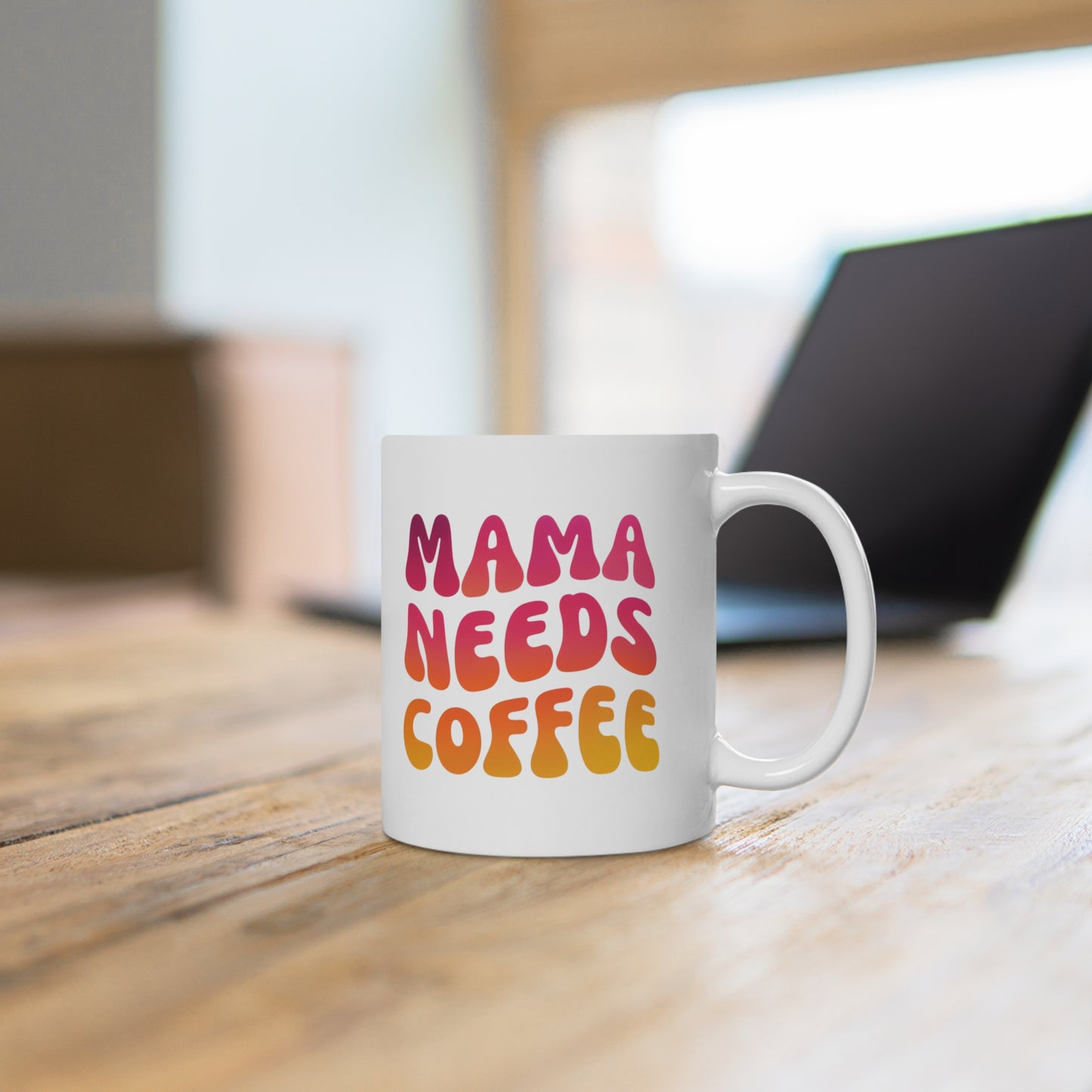 Taza de Cerámica “Mamá Necesita Café” — Regalo Divertido de Estilo Retro para Mamá