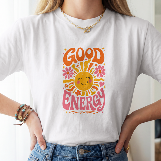 Camiseta Good Energy — Diseño Retro de Sol y Flores con Vibras Positivas